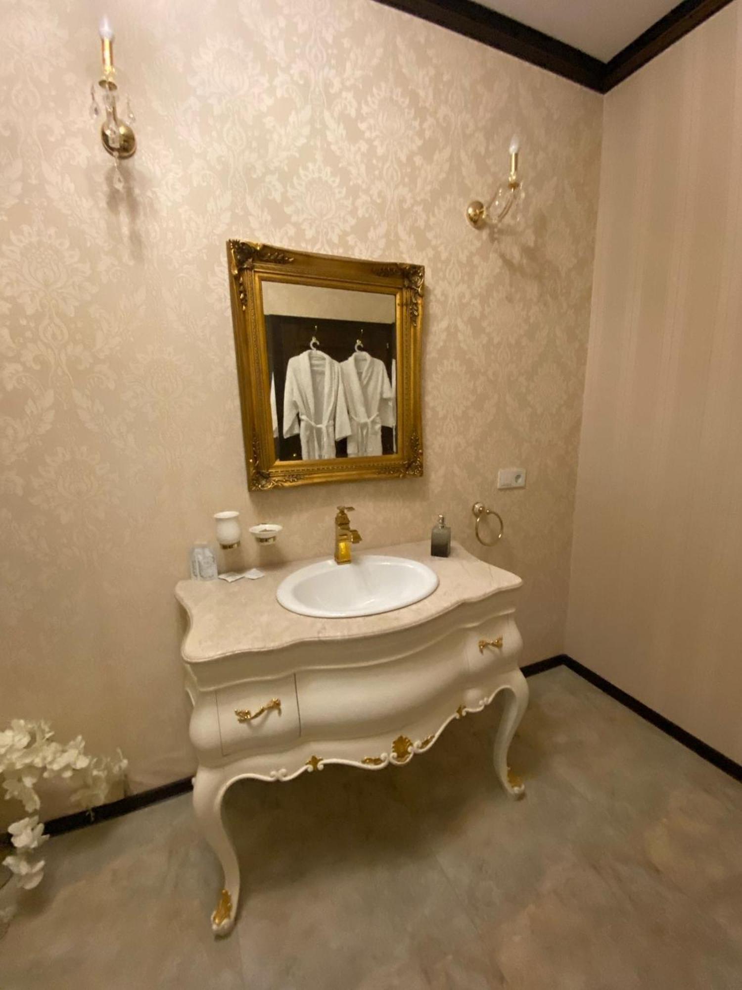 Hotel Boutique Vila Lakastel Sinaia Buitenkant foto