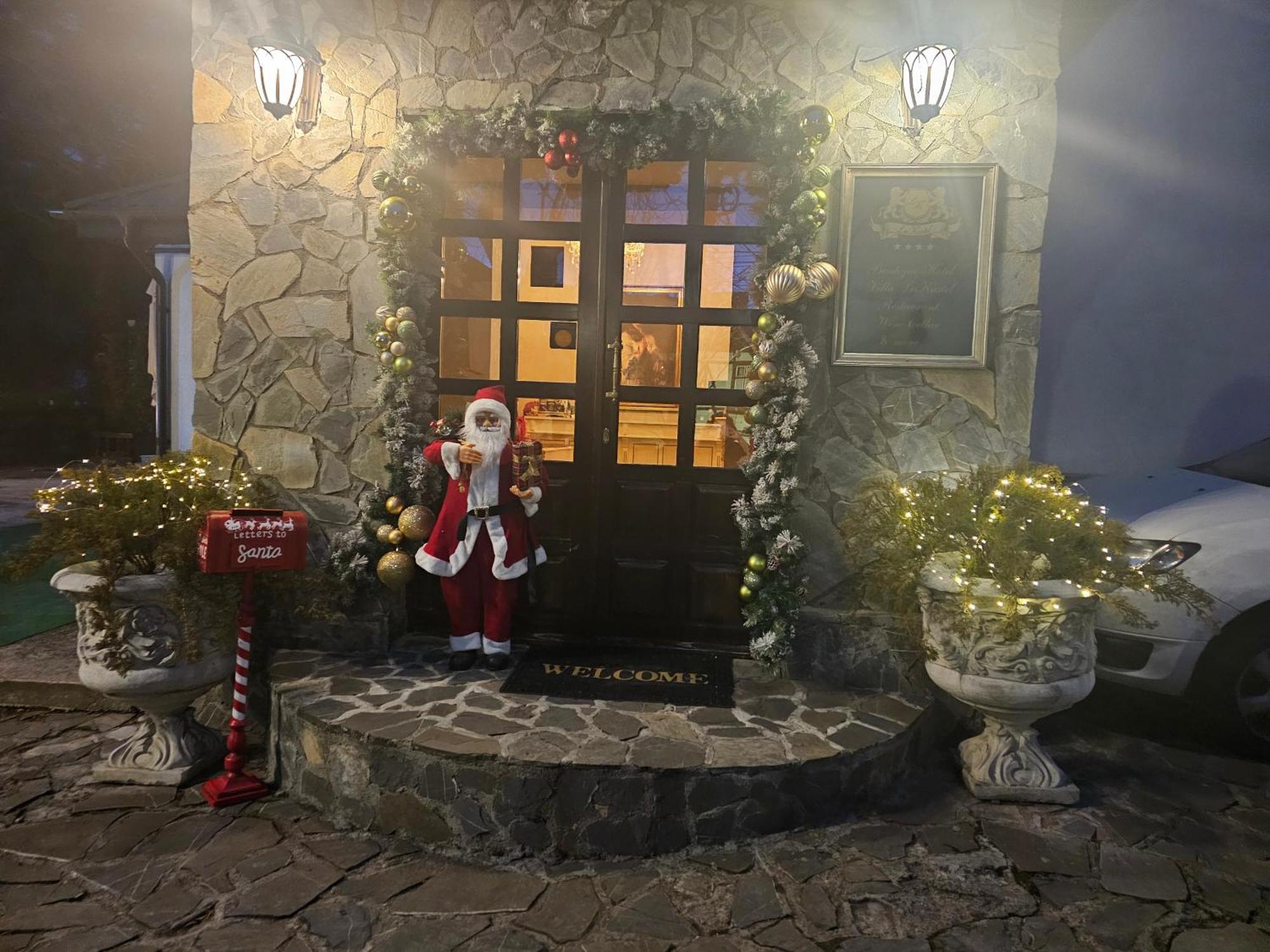 Hotel Boutique Vila Lakastel Sinaia Buitenkant foto