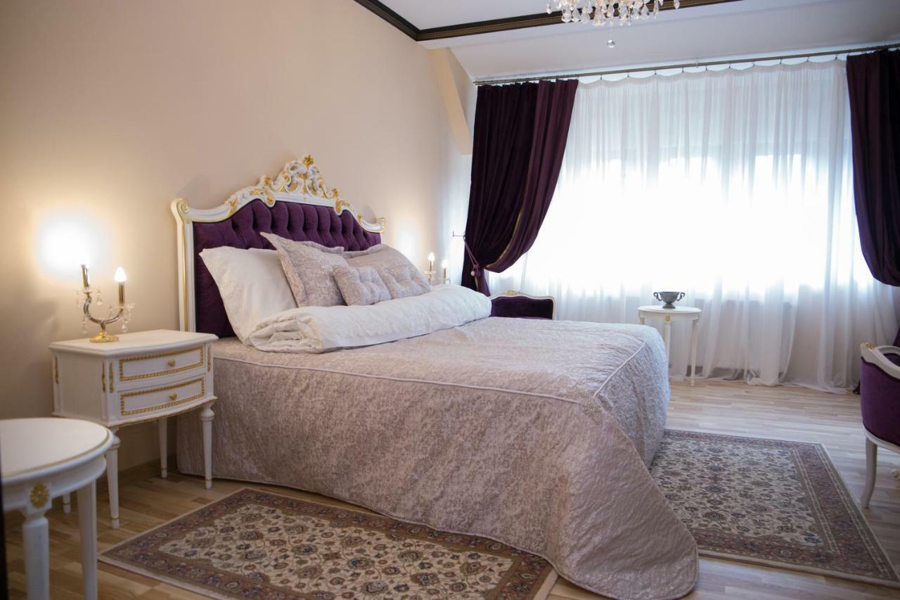 Hotel Boutique Vila Lakastel Sinaia Buitenkant foto
