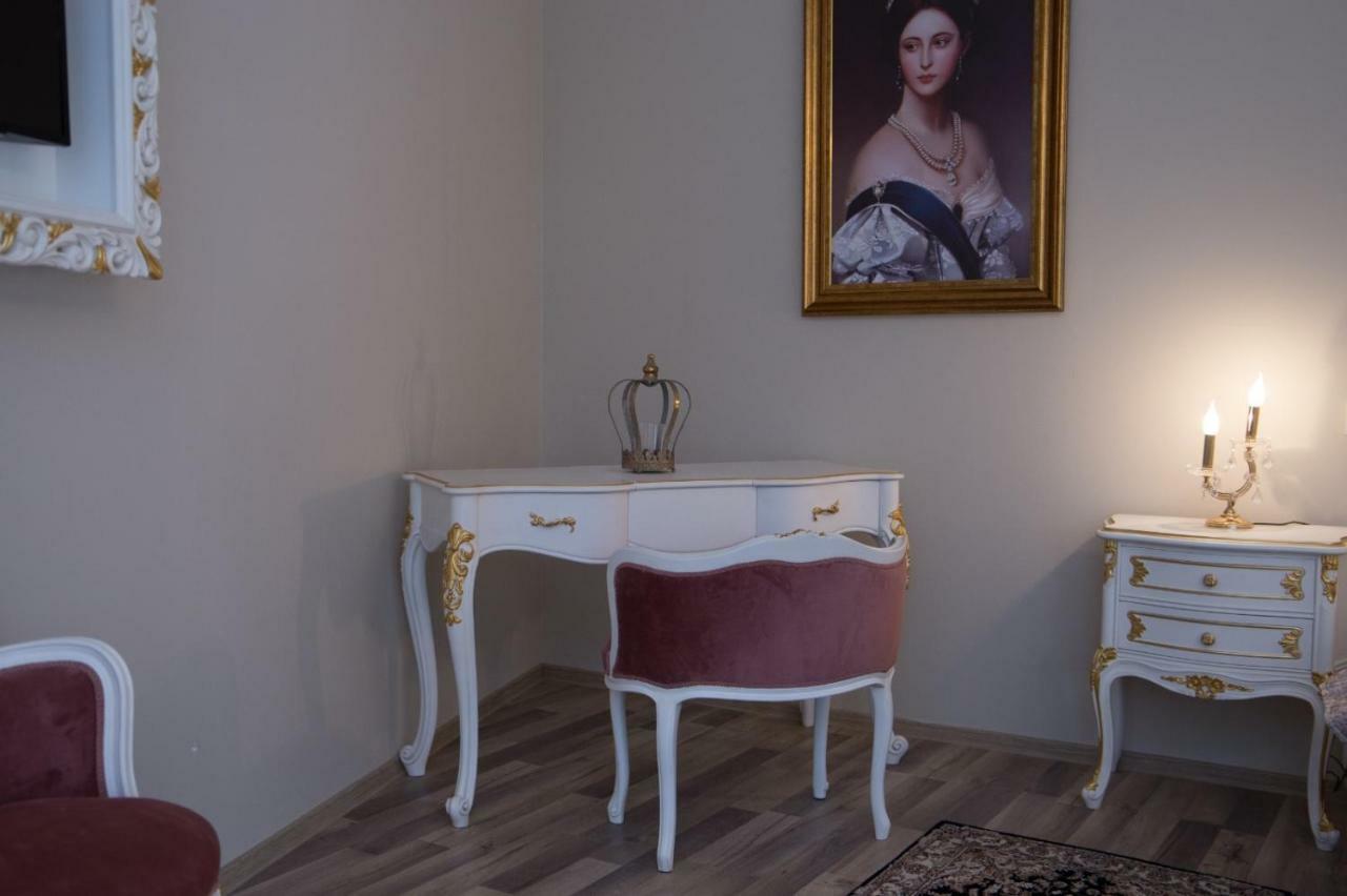 Hotel Boutique Vila Lakastel Sinaia Buitenkant foto