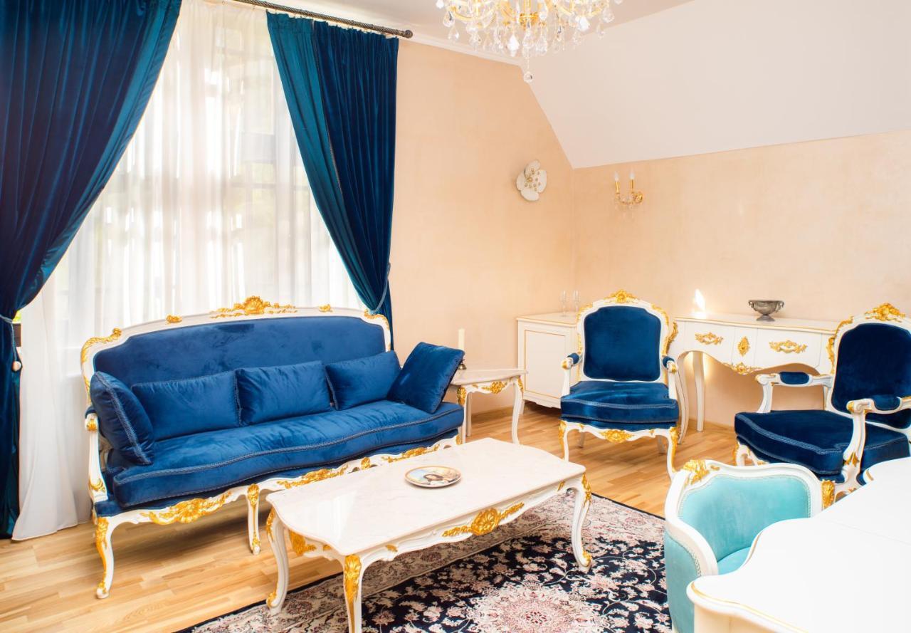 Hotel Boutique Vila Lakastel Sinaia Buitenkant foto