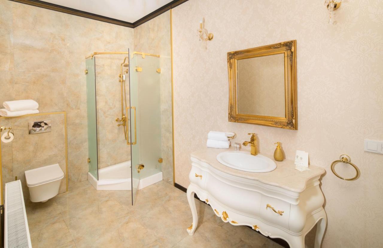 Hotel Boutique Vila Lakastel Sinaia Buitenkant foto