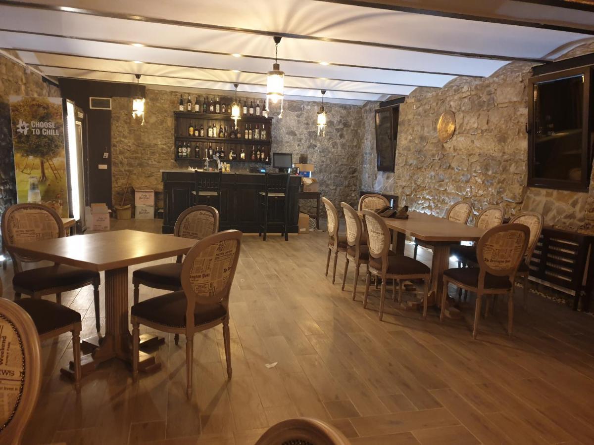 Hotel Boutique Vila Lakastel Sinaia Buitenkant foto